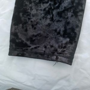 Simply Vera by Vera Wang black velvet looking leggings